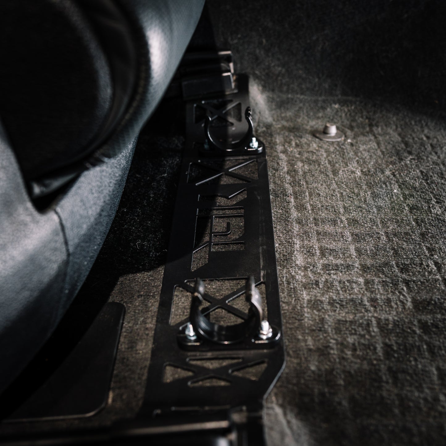 TGK Motorsport Fire Extinguisher Kit - Audi C7/7.5 A6/S6/RS6/A7/S7/RS7