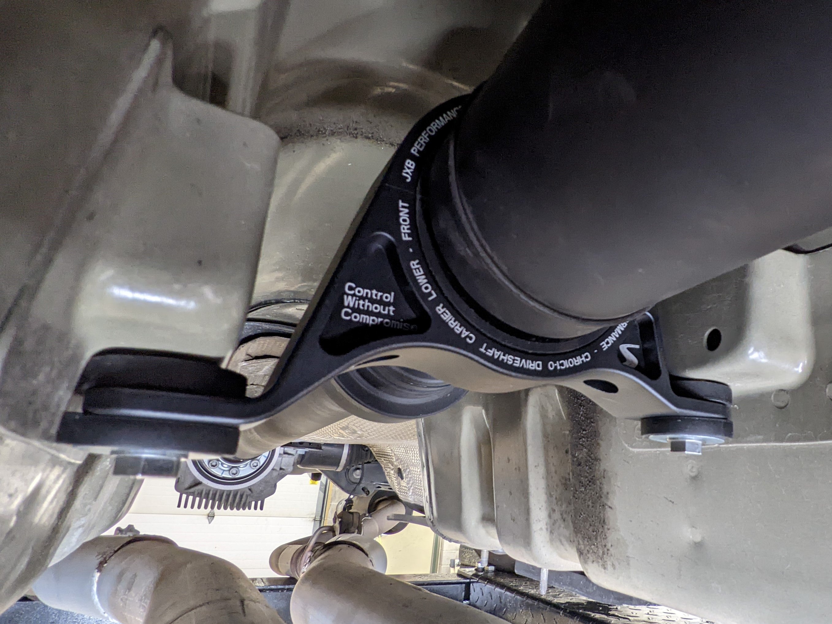 JXB Performance プロペラシャフトキャリア　ダッジチャージャー用 JXB Performance 2015+ Dodge Charger/Challenger/Chrysler 300